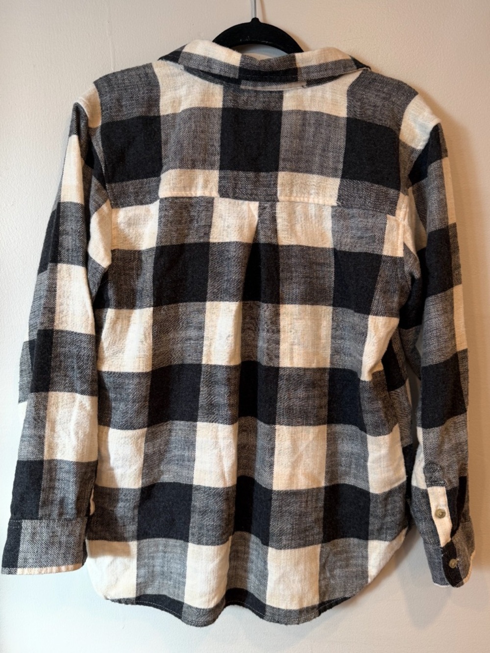 American Eagle Boyfriend Fit Plaid Beige Black Gray Flannel Women's Small - Picture 3 of 5